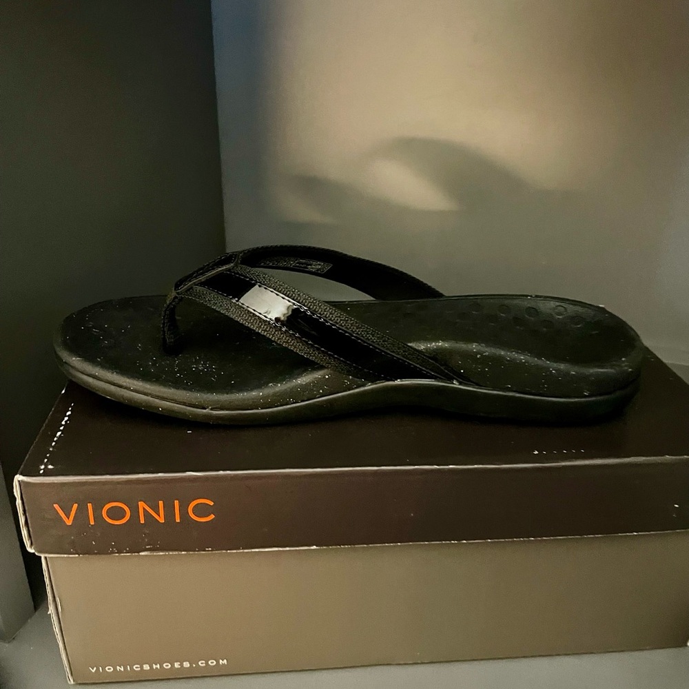 Vionic Black Flip Flops